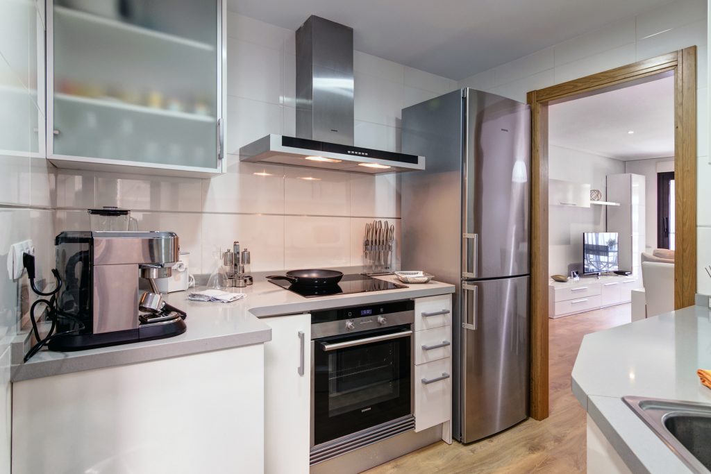 Fully equipped kitchen in Patacona Beach holiday apartment