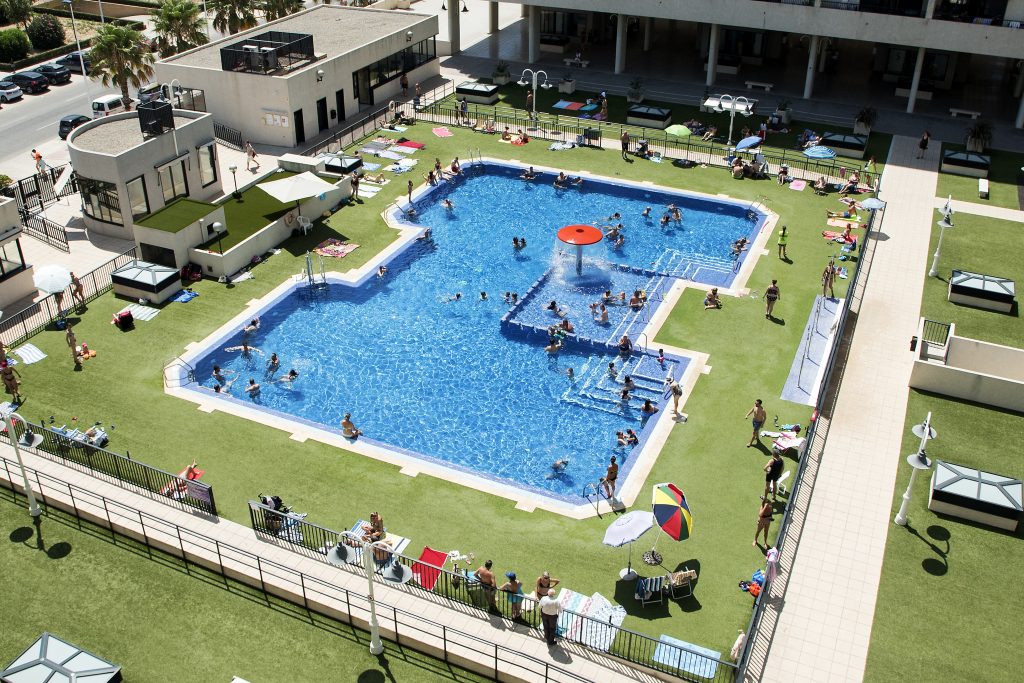 Communal swimming pool at Patacona Beach Apartment 1, Valencia